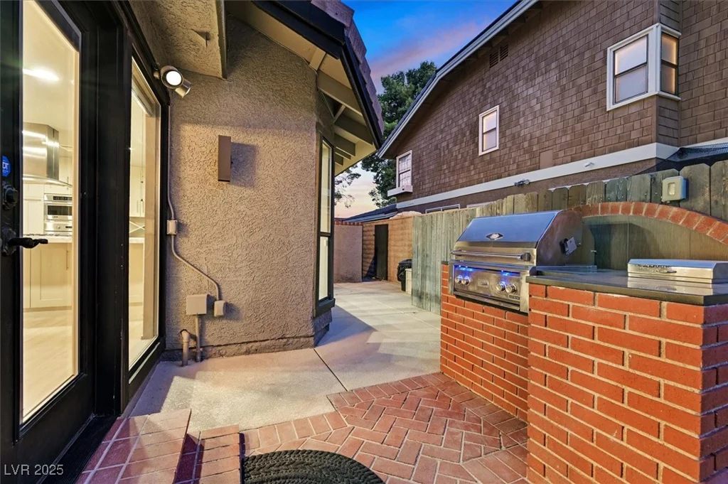 1024 Pinehurst, Las Vegas, NV 89109
