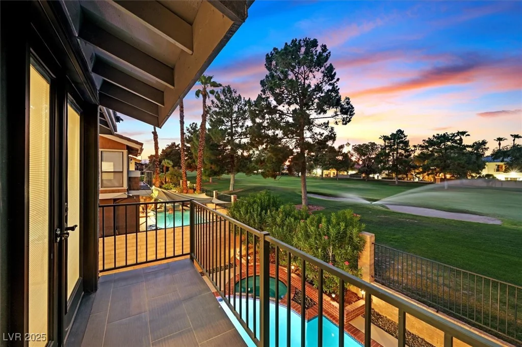 1024 Pinehurst, Las Vegas, NV 89109