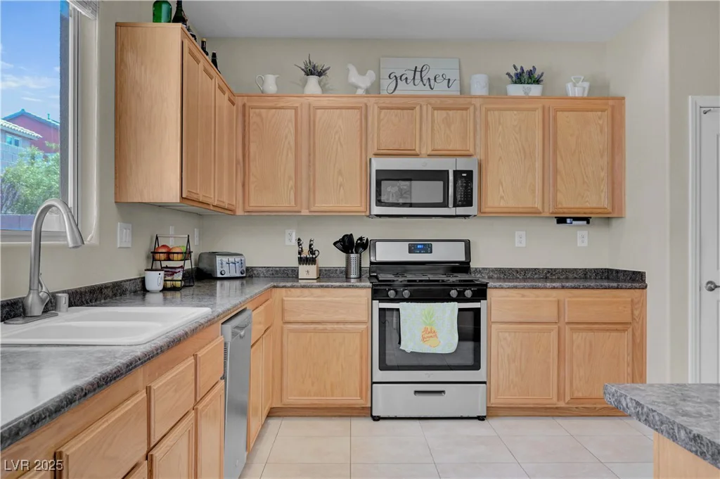 9346 Shawnee Mission, Las Vegas, NV 89178