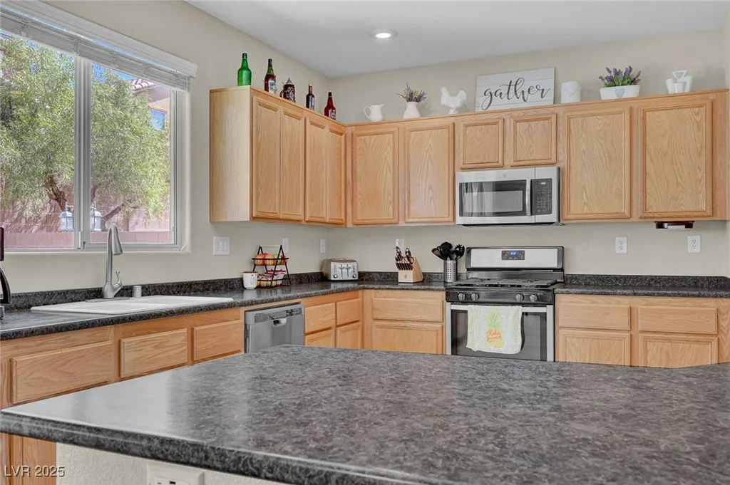 9346 Shawnee Mission, Las Vegas, NV 89178