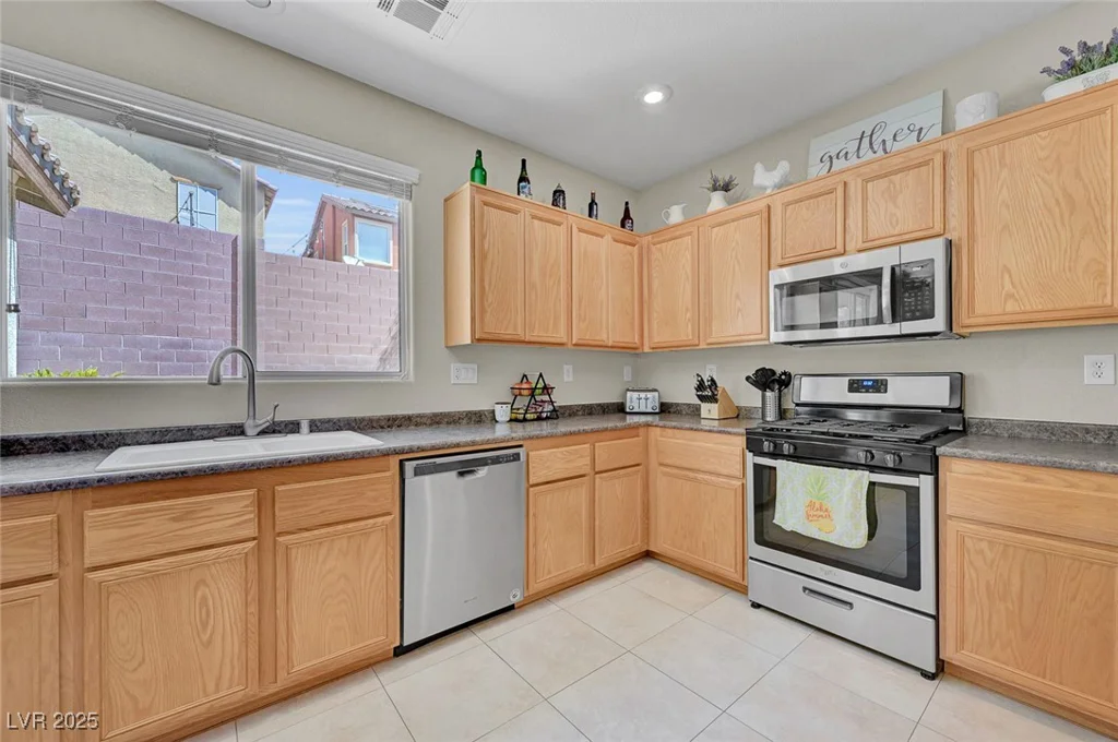 9346 Shawnee Mission, Las Vegas, NV 89178