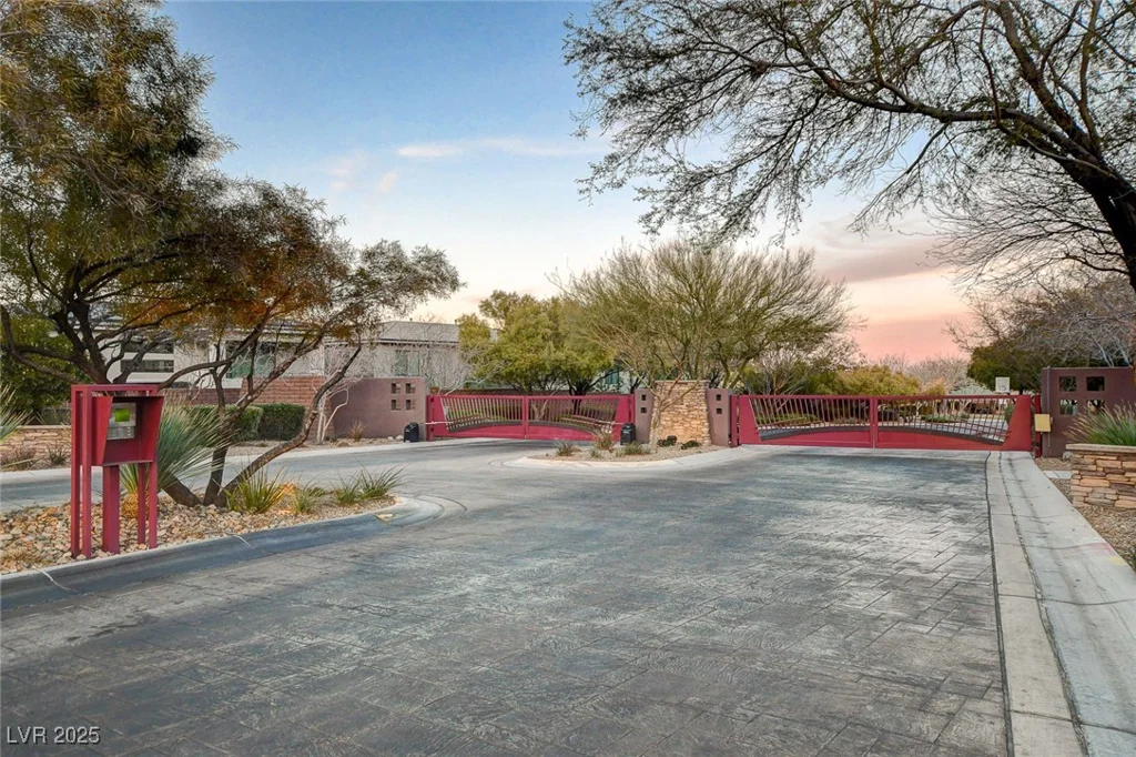 9346 Shawnee Mission, Las Vegas, NV 89178