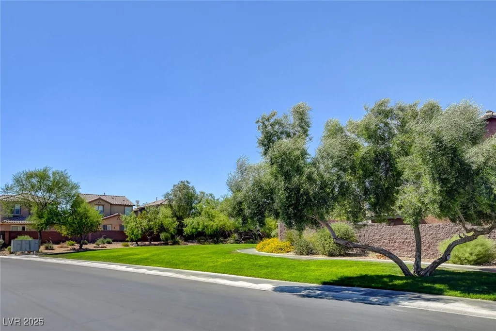 9346 Shawnee Mission, Las Vegas, NV 89178