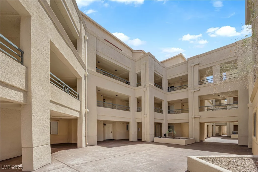 230 Flamingo, Las Vegas, NV 89169