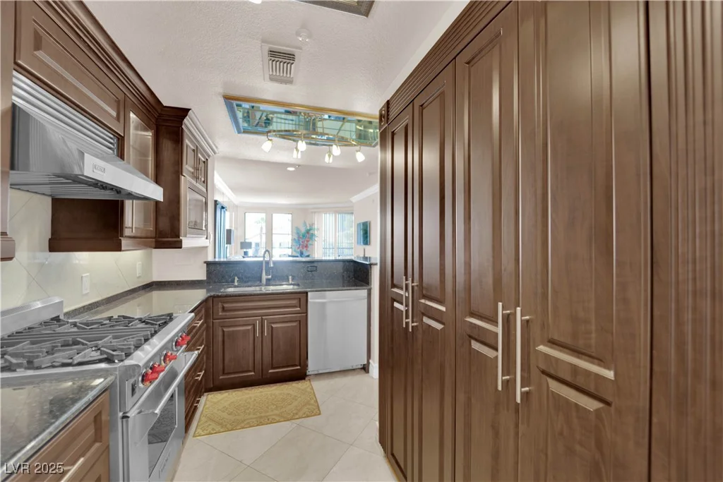 230 Flamingo, Las Vegas, NV 89169
