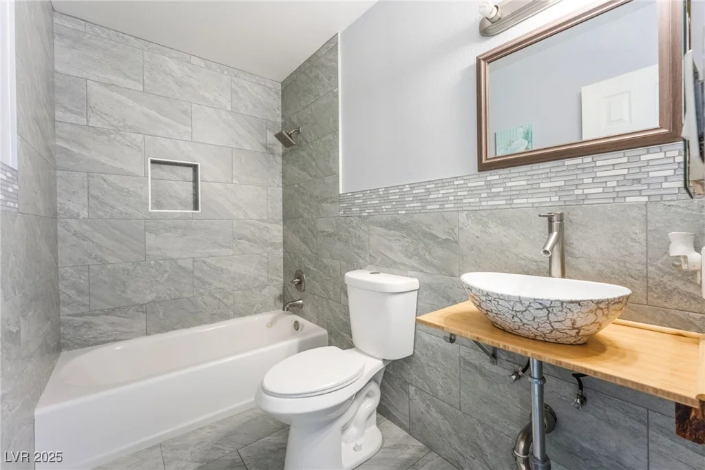 4404 Edward, Las Vegas, NV 89108