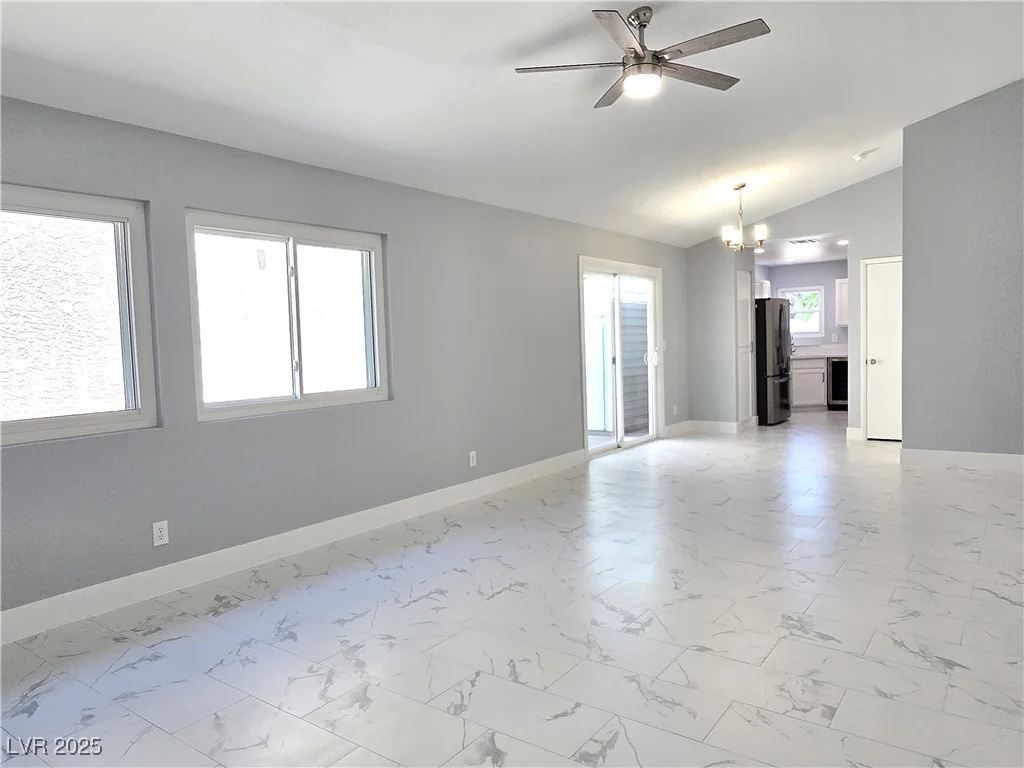 1327 Ebbetts, Las Vegas, NV 89110
