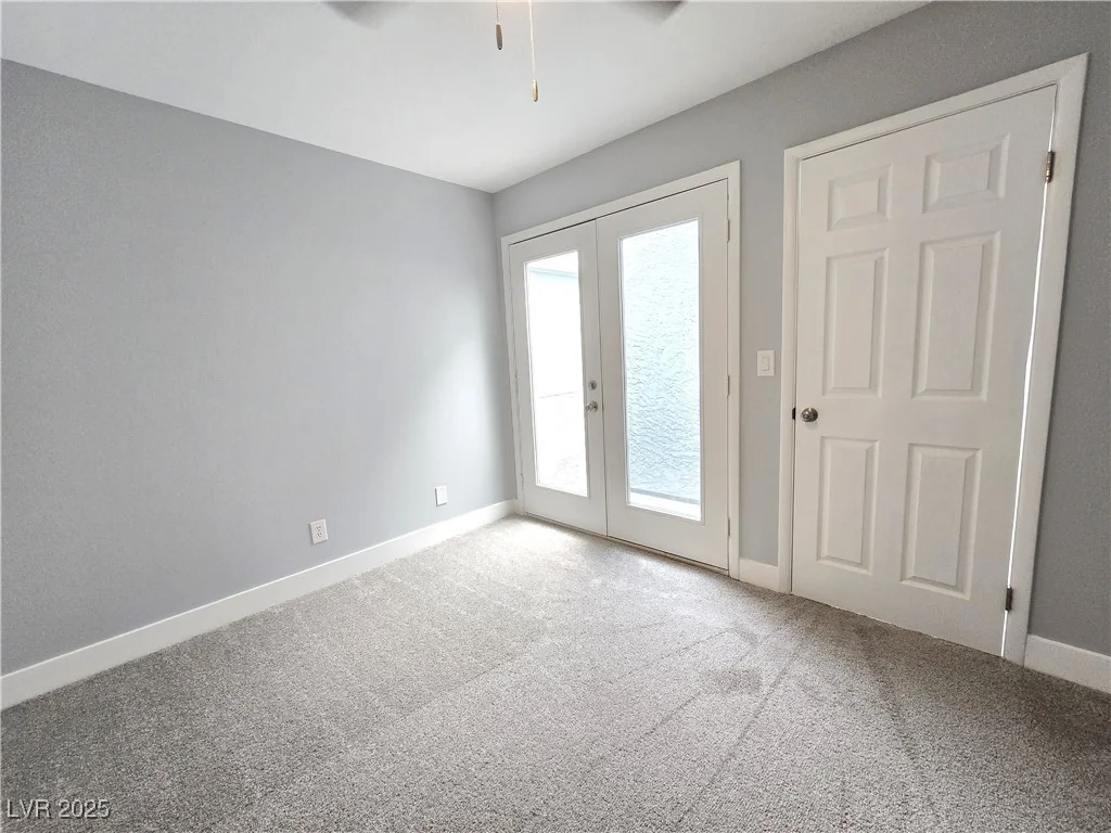 1327 Ebbetts, Las Vegas, NV 89110