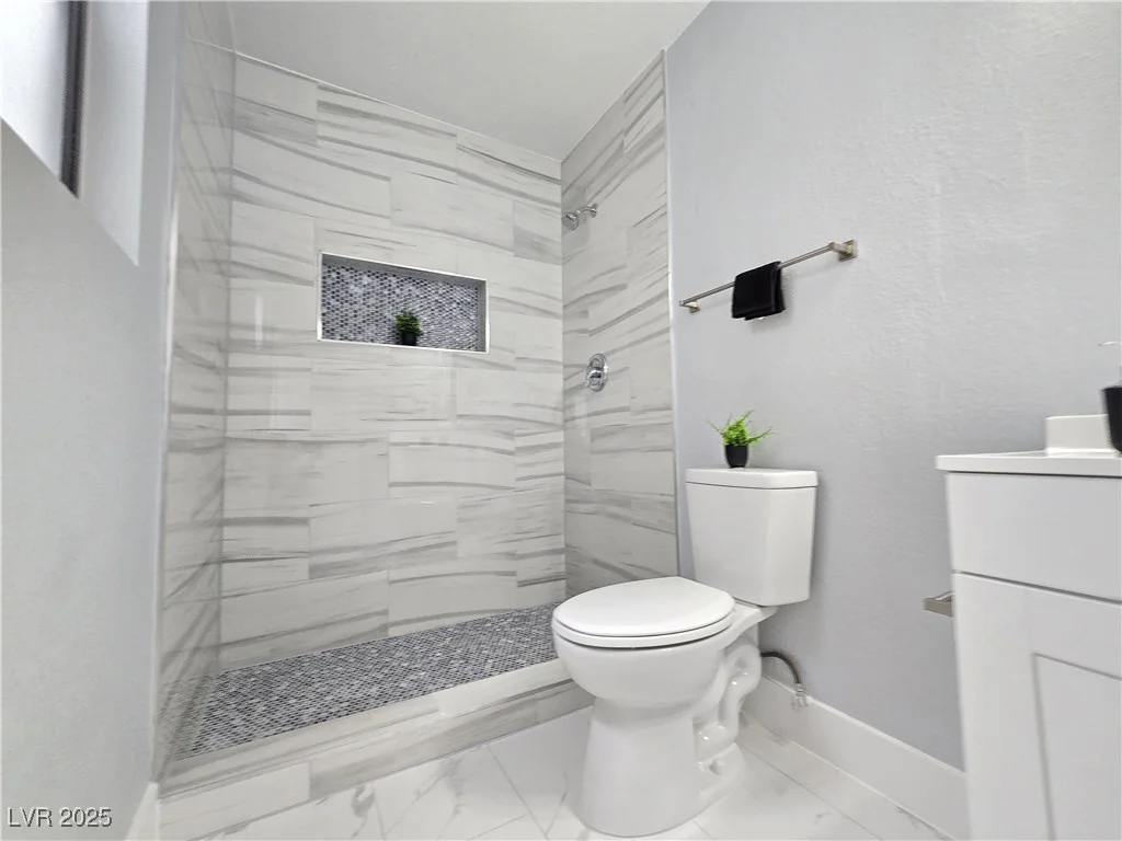 1327 Ebbetts, Las Vegas, NV 89110
