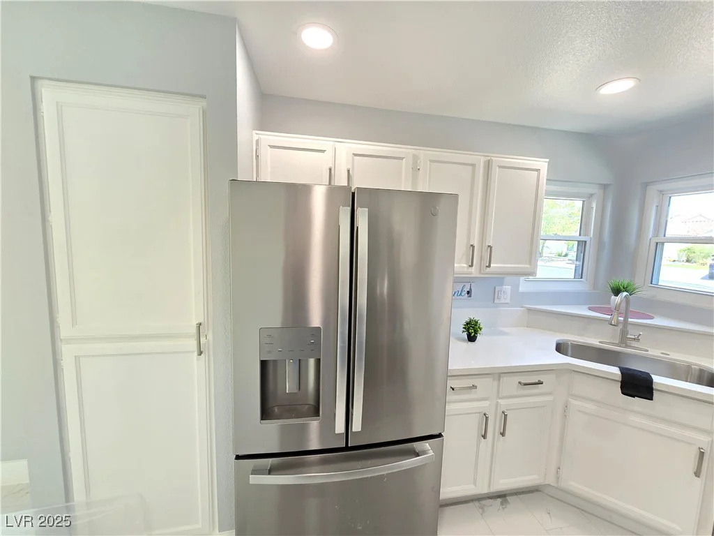 1327 Ebbetts, Las Vegas, NV 89110