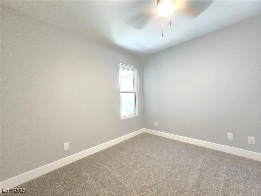 1327 Ebbetts, Las Vegas, NV 89110