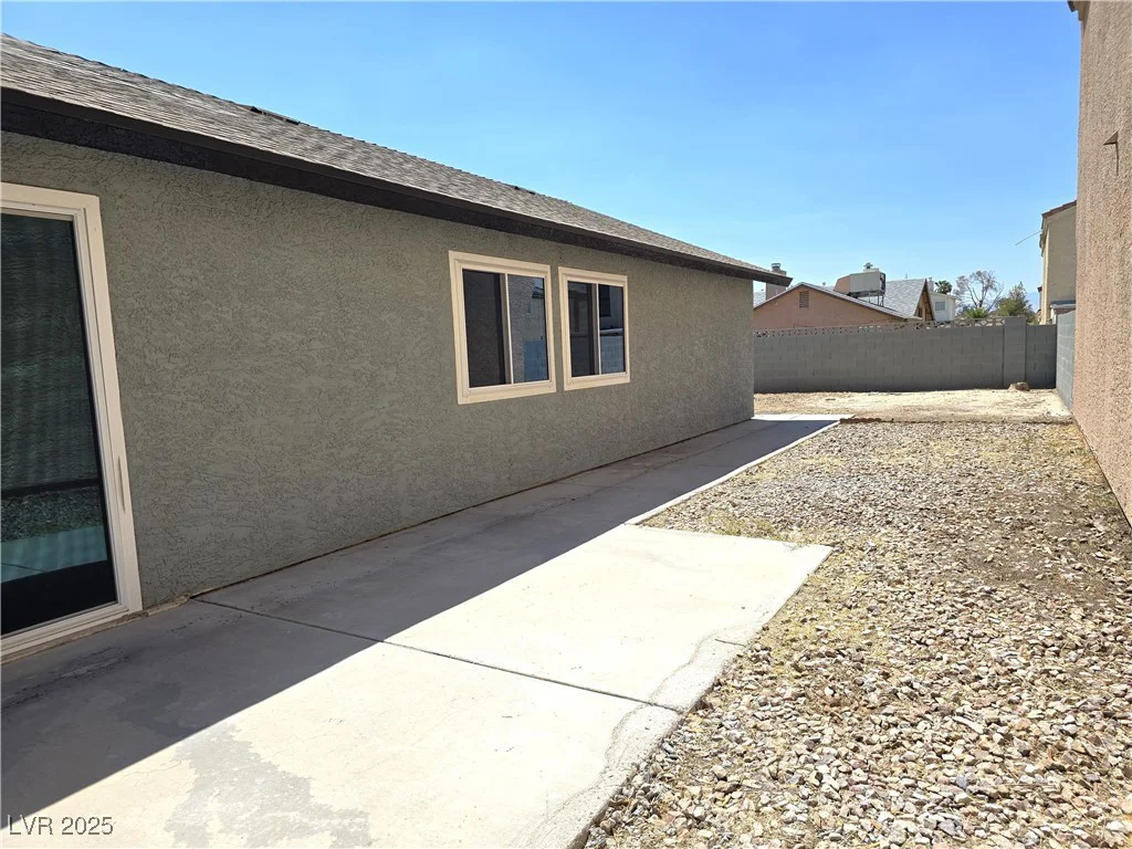 1327 Ebbetts, Las Vegas, NV 89110