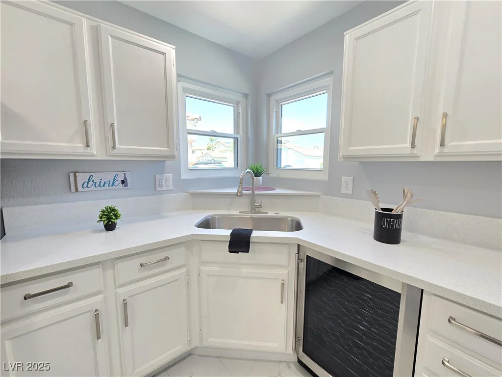 1327 Ebbetts, Las Vegas, NV 89110