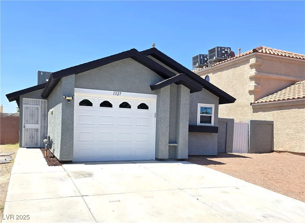 1327 Ebbetts, Las Vegas, NV 89110