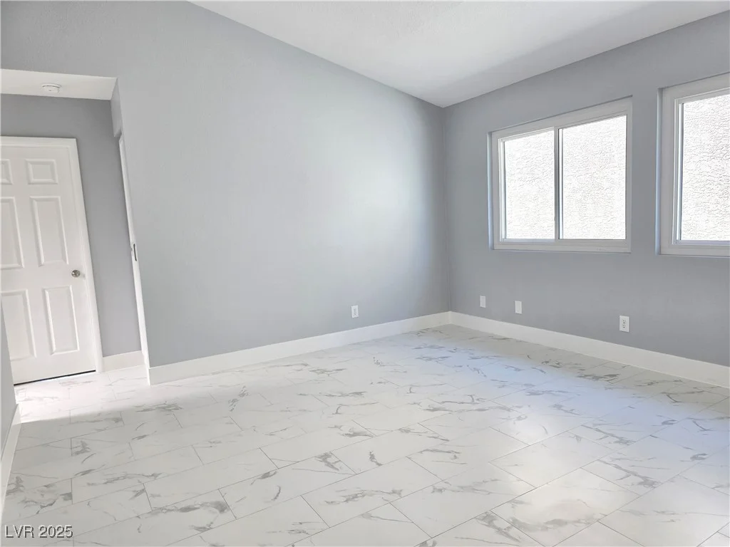 1327 Ebbetts, Las Vegas, NV 89110