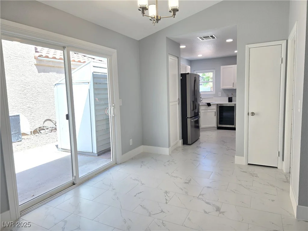 1327 Ebbetts, Las Vegas, NV 89110