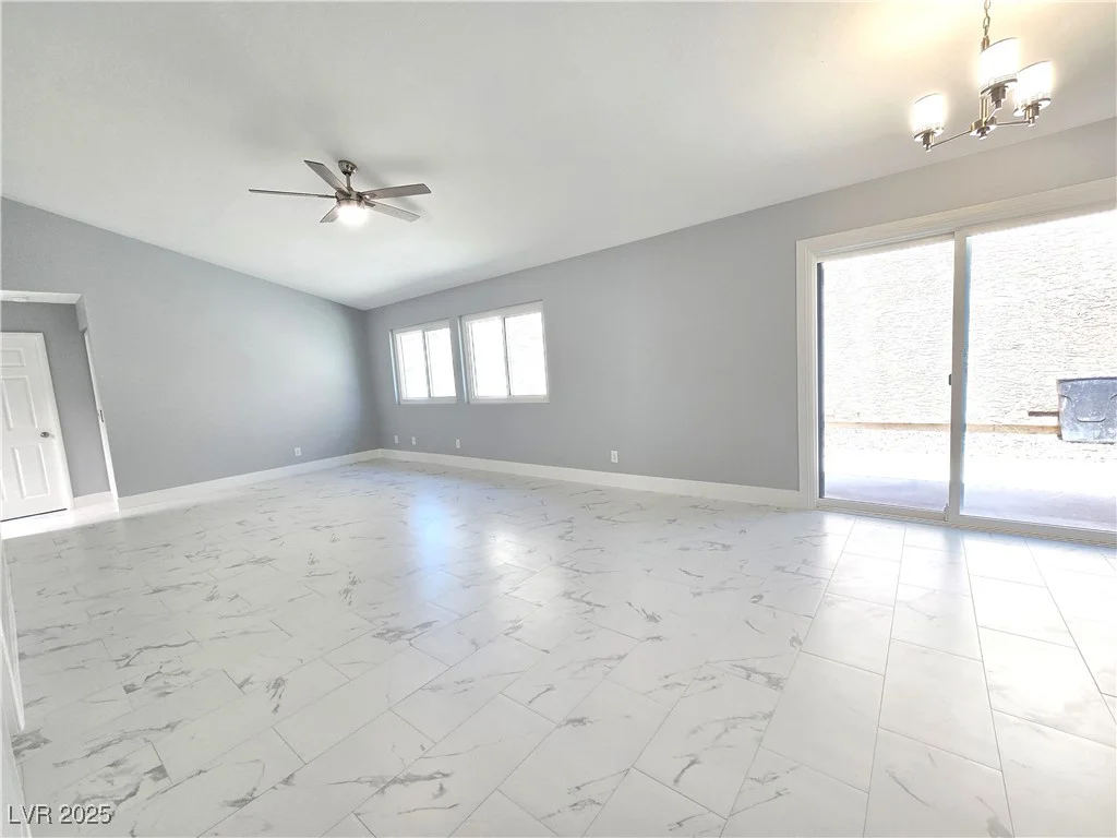 1327 Ebbetts, Las Vegas, NV 89110