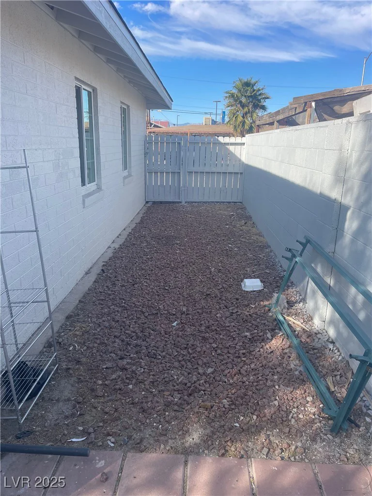 1905 Weldon, Las Vegas, NV 89104