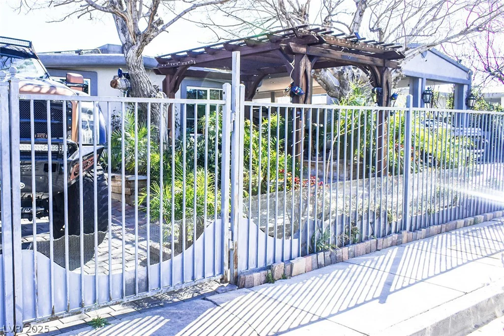 2824 El Toreador, Las Vegas, NV 89169