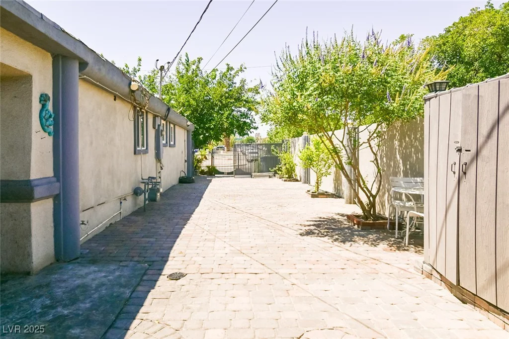 2824 El Toreador, Las Vegas, NV 89169