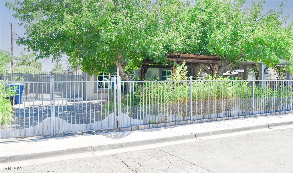 2824 El Toreador, Las Vegas, NV 89169