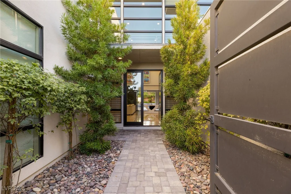 43 Grey Feather, Las Vegas, NV 89135