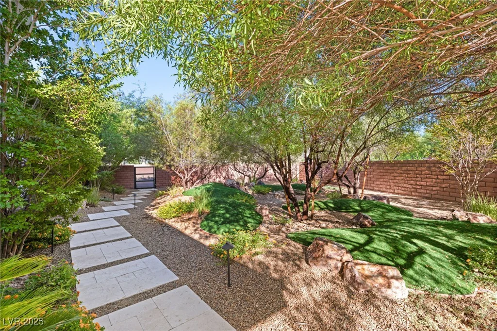 43 Grey Feather, Las Vegas, NV 89135
