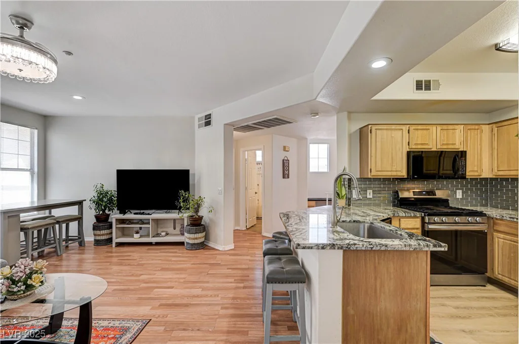 5855 Valley, North Las Vegas, NV 89031