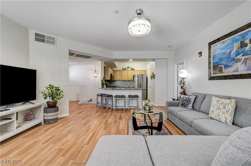 5855 Valley, North Las Vegas, NV 89031