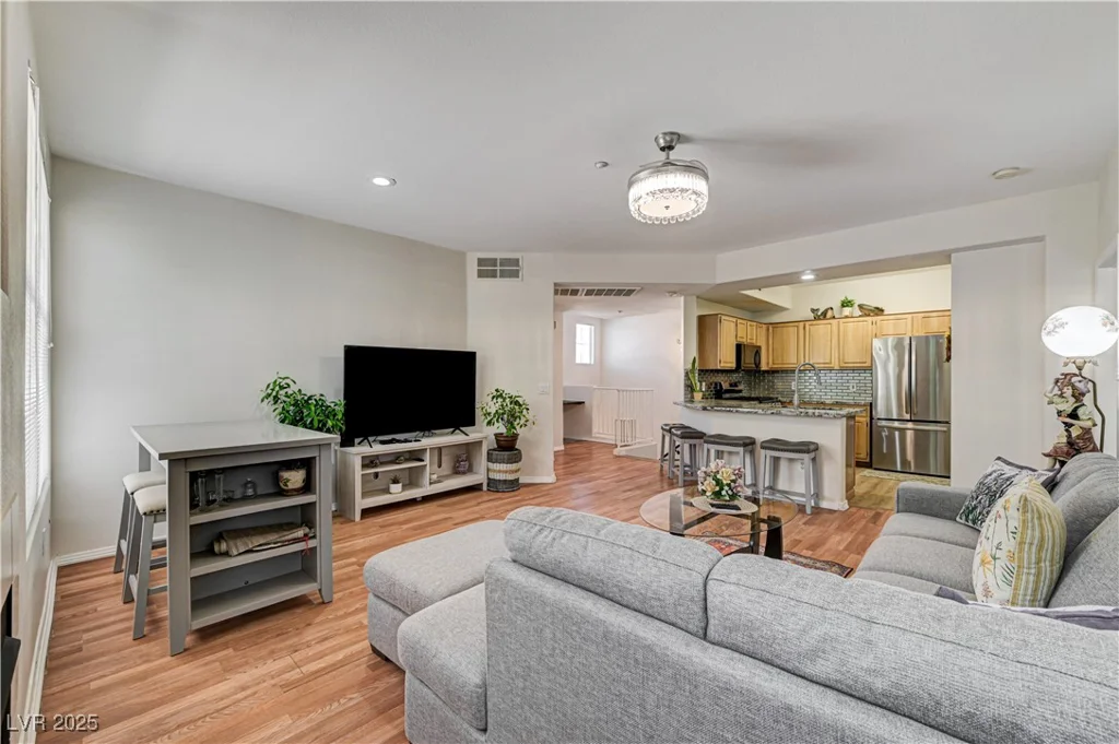 5855 Valley, North Las Vegas, NV 89031