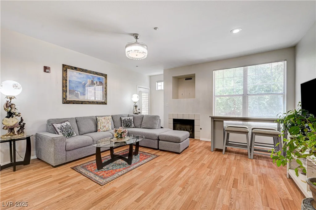 5855 Valley, North Las Vegas, NV 89031