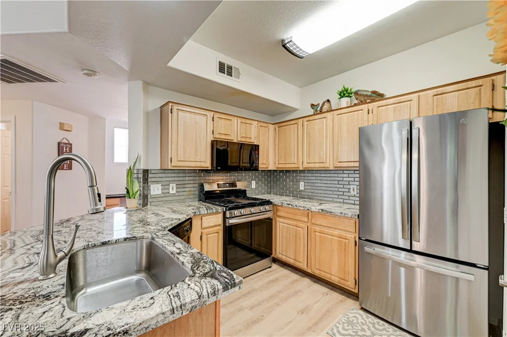 5855 Valley, North Las Vegas, NV 89031