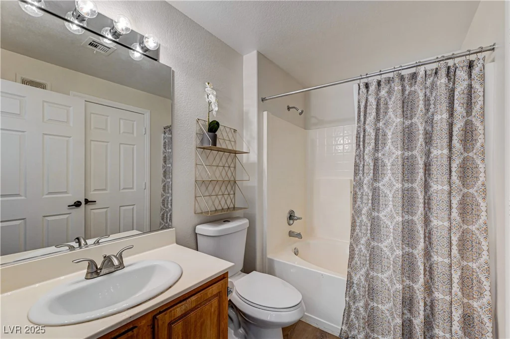 5855 Valley, North Las Vegas, NV 89031