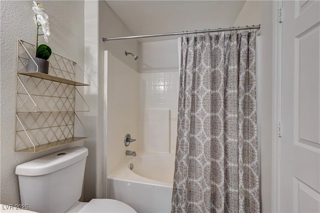 5855 Valley, North Las Vegas, NV 89031