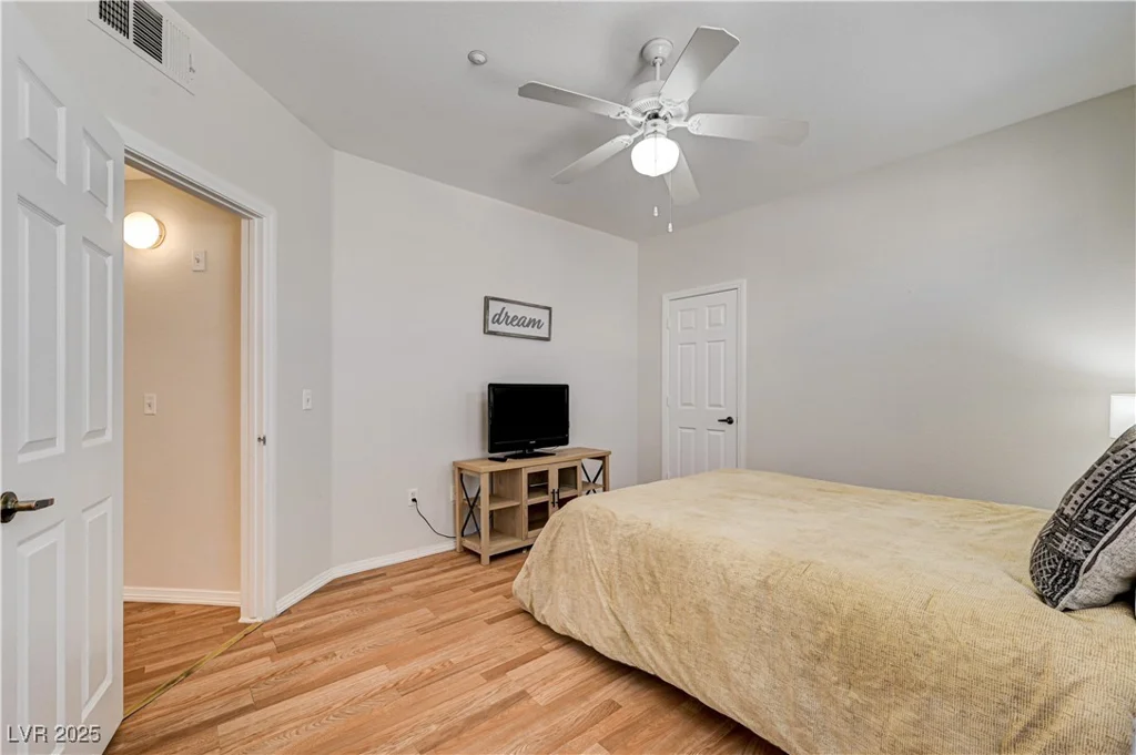 5855 Valley, North Las Vegas, NV 89031