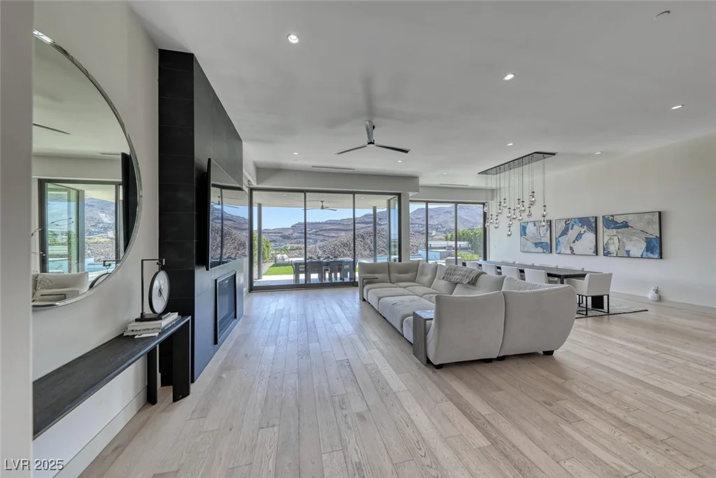 672 Blackrock Rim, Henderson, NV 89012