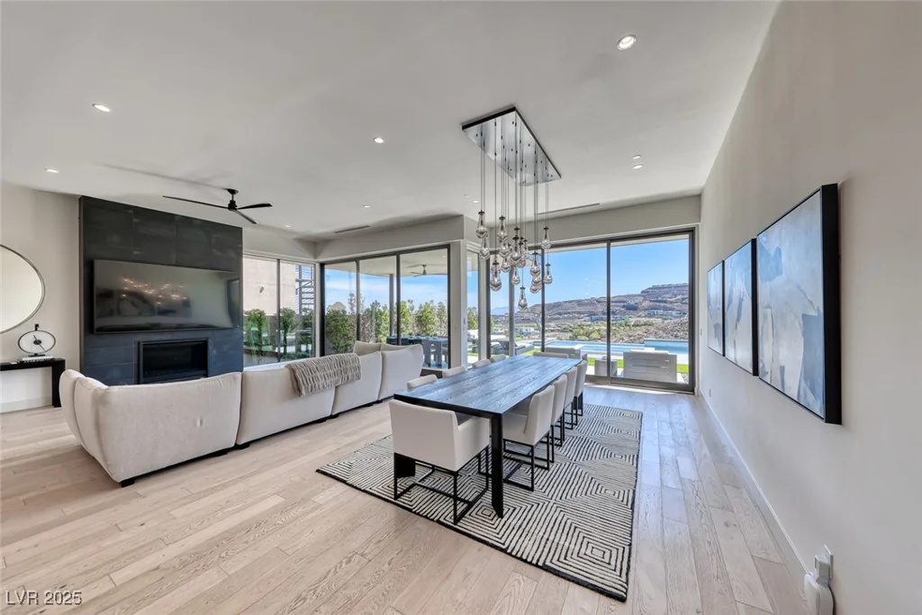 672 Blackrock Rim, Henderson, NV 89012