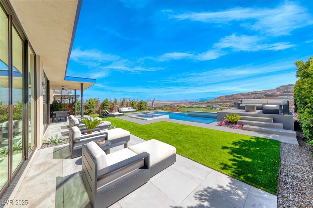 672 Blackrock Rim, Henderson, NV 89012