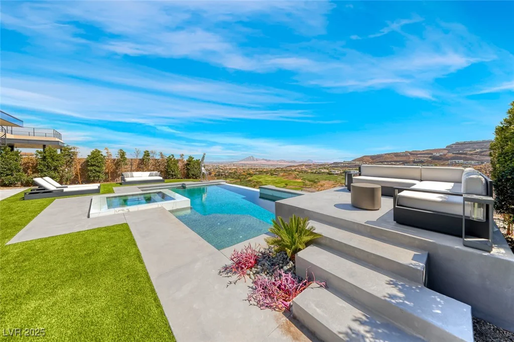 672 Blackrock Rim, Henderson, NV 89012