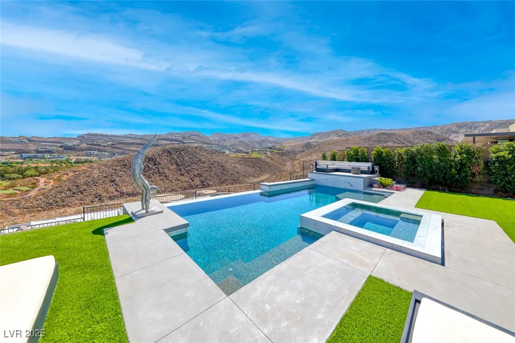 672 Blackrock Rim, Henderson, NV 89012