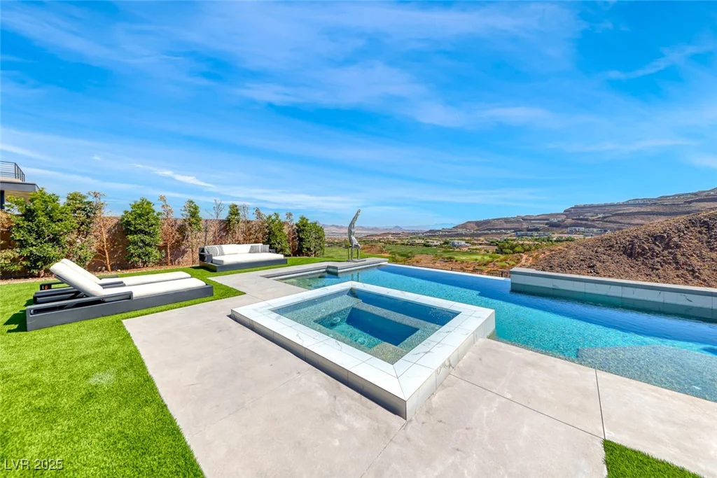 672 Blackrock Rim, Henderson, NV 89012