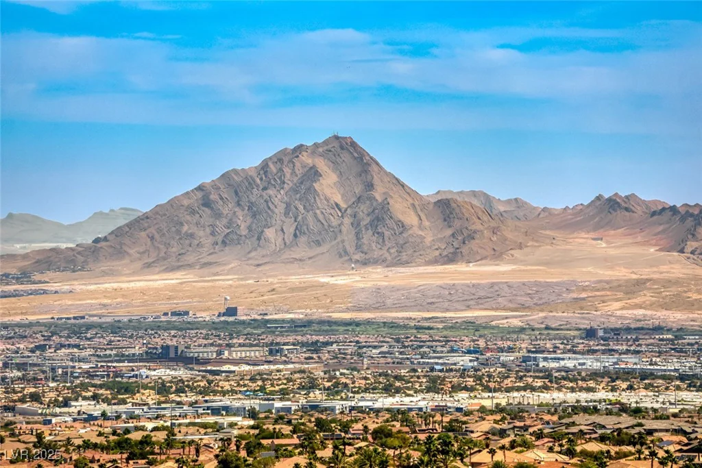 672 Blackrock Rim, Henderson, NV 89012
