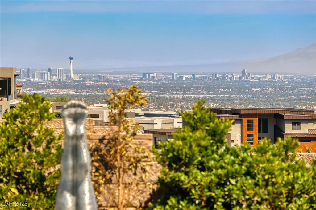 672 Blackrock Rim, Henderson, NV 89012