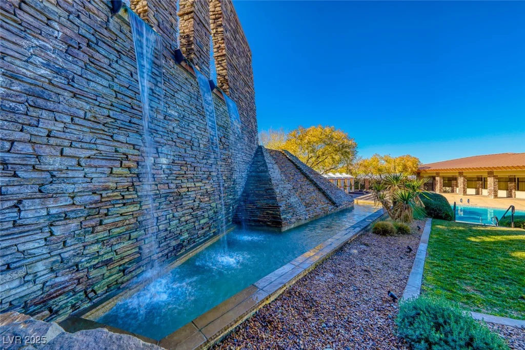 672 Blackrock Rim, Henderson, NV 89012