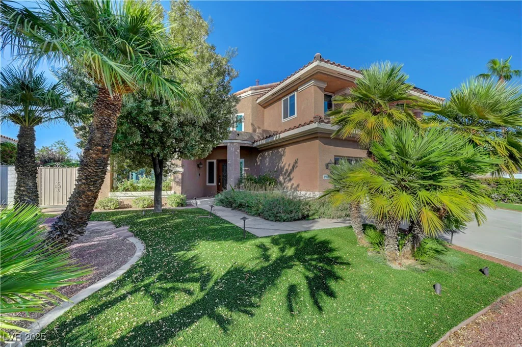 8904 Saint Pierre, Las Vegas, NV 89134