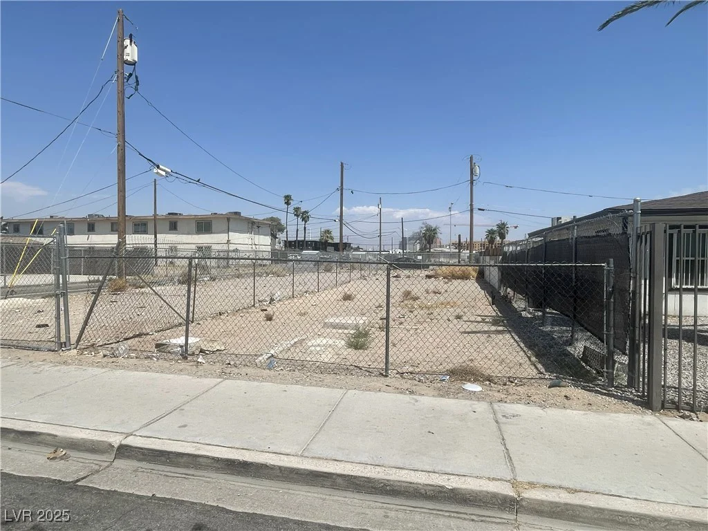 132 Chicago, Las Vegas, NV 89102