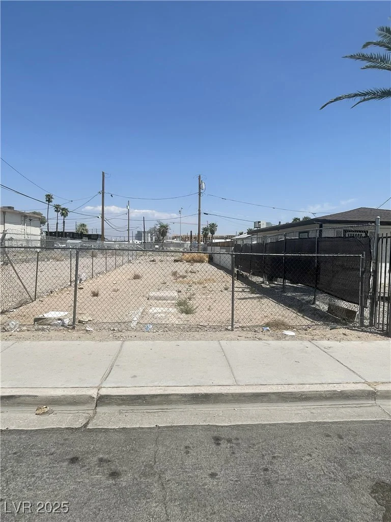 132 Chicago, Las Vegas, NV 89102