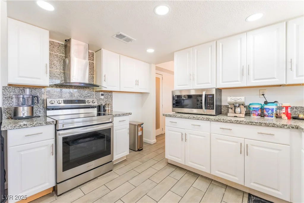 4775 New York, Las Vegas, NV 89104
