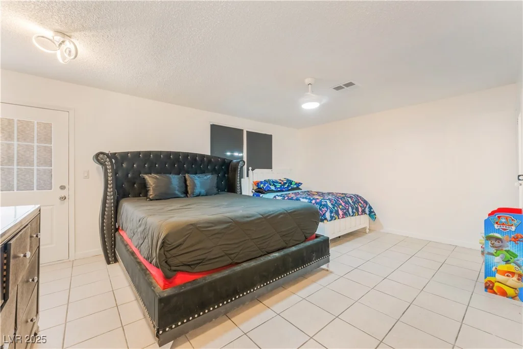 4775 New York, Las Vegas, NV 89104