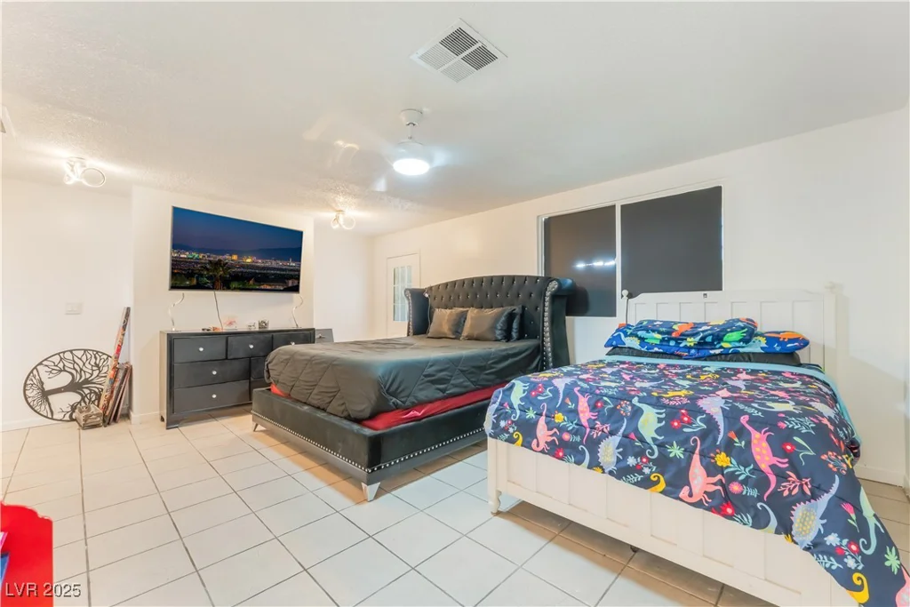 4775 New York, Las Vegas, NV 89104